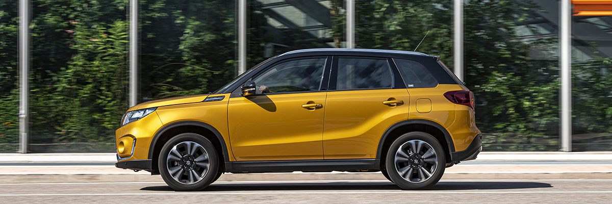 Suzuki Vitara hibrid oldalról
